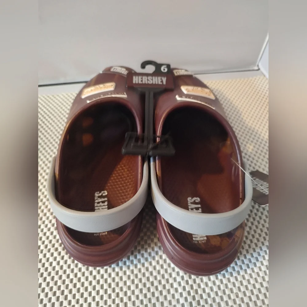 Hershey's Big Boy Size 6 Clog Sandal Brown NWT